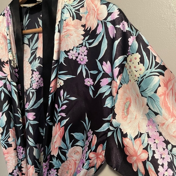 Vintage Victoria's Secret Floral Satin Kimono Robe Gold Label - Picture 6 of 8